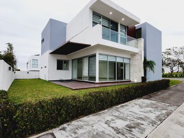 Casa en VENTA en Esquina y frente area verde Fracc PUNTA TIBURON