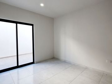 Casa en VENTA con RECAMARA EN PLANTA BAJA fraccionamiento LOMAS DE LA RIOJA