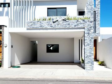 Casa en VENTA con RECAMARA EN PLANTA BAJA fraccionamiento LOMAS DE LA RIOJA