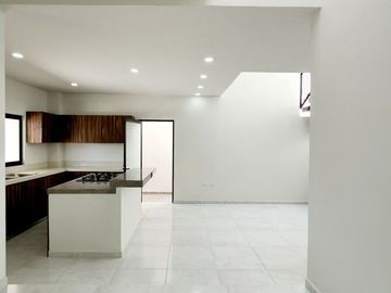Casa en VENTA con RECAMARA EN PLANTA BAJA fraccionamiento LOMAS DE LA RIOJA