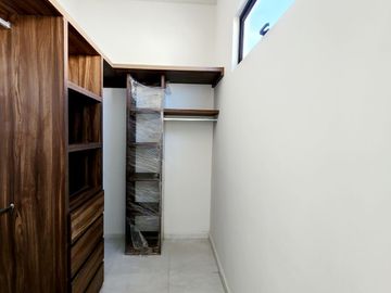 Casa en VENTA con RECAMARA EN PLANTA BAJA fraccionamiento LOMAS DE LA RIOJA