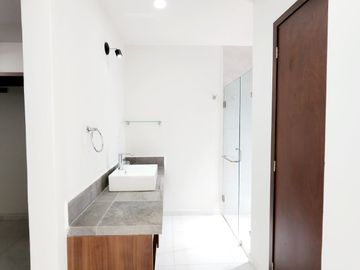 Casa en VENTA con RECAMARA EN PLANTA BAJA fraccionamiento LOMAS DE LA RIOJA