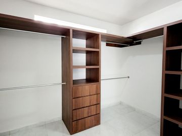 Casa en VENTA con RECAMARA EN PLANTA BAJA fraccionamiento LOMAS DE LA RIOJA
