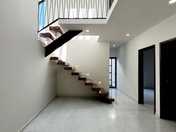 Casa en VENTA con RECAMARA EN PLANTA BAJA fraccionamiento LOMAS DE LA RIOJA