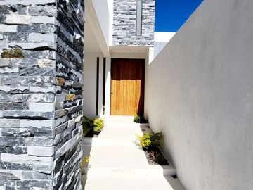 Casa en VENTA con RECAMARA EN PLANTA BAJA fraccionamiento LOMAS DE LA RIOJA