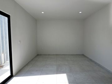 Casa en VENTA con RECAMARA EN PLANTA BAJA fraccionamiento LOMAS DE LA RIOJA