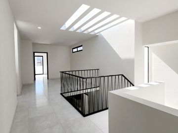 Casa en VENTA con RECAMARA EN PLANTA BAJA fraccionamiento LOMAS DE LA RIOJA