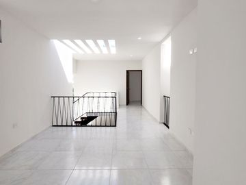 Casa en VENTA con RECAMARA EN PLANTA BAJA fraccionamiento LOMAS DE LA RIOJA