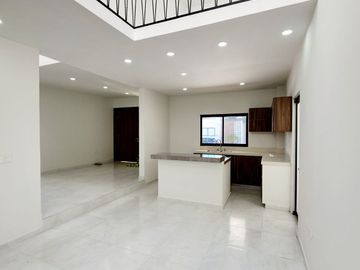 Casa en VENTA con RECAMARA EN PLANTA BAJA fraccionamiento LOMAS DE LA RIOJA