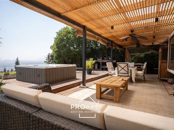 Casa en Venta en Casa con vista a Stgo. en Álvaro Casanova