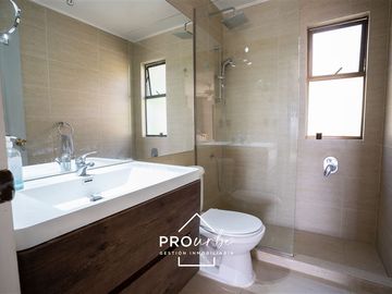 Casa en Venta en Casa con vista a Stgo. en Álvaro Casanova