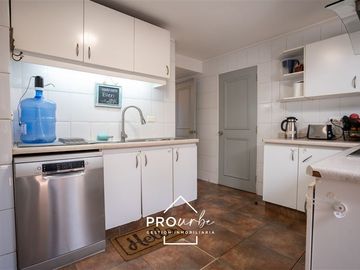 Casa en Venta en Casa con vista a Stgo. en Álvaro Casanova