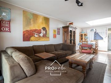 Casa en Venta en Casa con vista a Stgo. en Álvaro Casanova