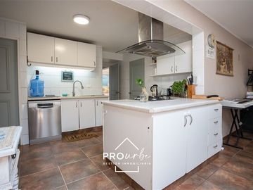 Casa en Venta en Casa con vista a Stgo. en Álvaro Casanova