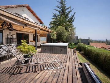 Casa en Venta en Casa con vista a Stgo. en Álvaro Casanova