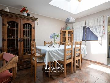 Casa en Venta en Casa con vista a Stgo. en Álvaro Casanova