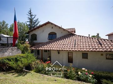 Casa en Venta en Casa con vista a Stgo. en Álvaro Casanova