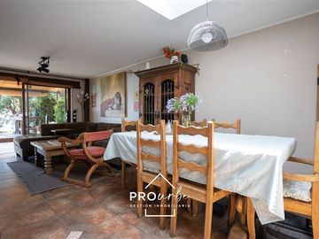 Casa en Venta en Casa con vista a Stgo. en Álvaro Casanova
