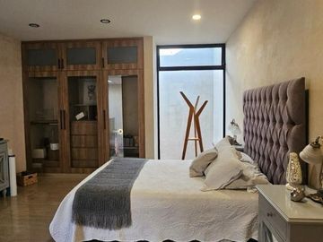 ORIGINAL RESIDENCIA EN VENTA EN CONDOMINIO PRIVADO AL NORPONIENTE DE LA CIUDAD