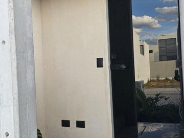 ORIGINAL RESIDENCIA EN VENTA EN CONDOMINIO PRIVADO AL NORPONIENTE DE LA CIUDAD