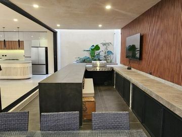 ORIGINAL RESIDENCIA EN VENTA EN CONDOMINIO PRIVADO AL NORPONIENTE DE LA CIUDAD
