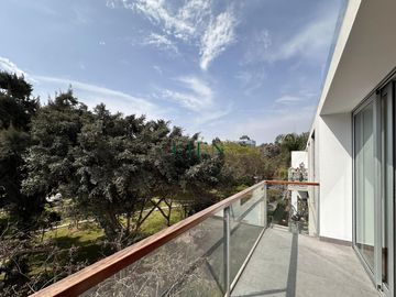 Duplex Penthouse frente a Parque Privado con Terraza y Balcón