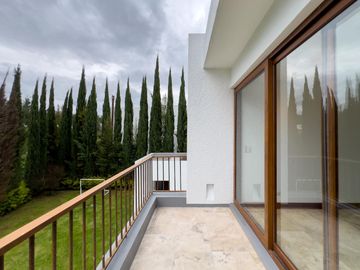 CASA DE VENTA DENTRO DE URB. NAYON/CUMBAYA