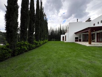 CASA DE VENTA DENTRO DE URB. NAYON/CUMBAYA