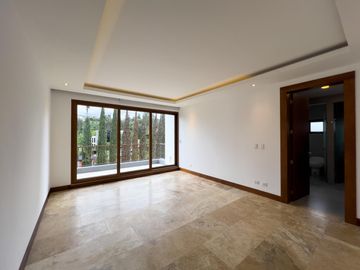 CASA DE VENTA DENTRO DE URB. NAYON/CUMBAYA
