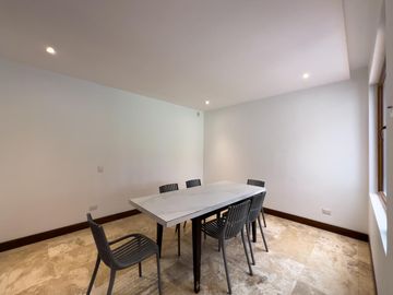 CASA DE VENTA DENTRO DE URB. NAYON/CUMBAYA
