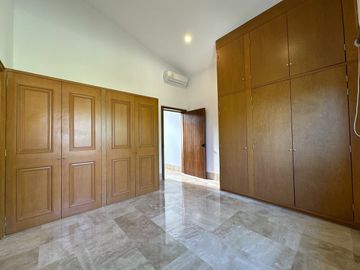 CASA EN VENTA MODERNA, EXCLUSIVO COTO SAN MIGUEL DE LA CAÑADA, ZAPOPAN, JAL.
