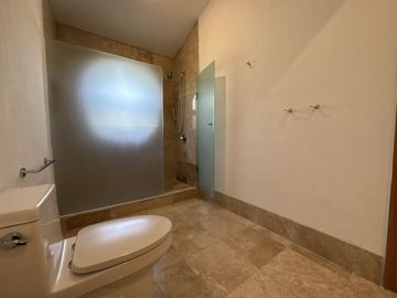 CASA EN VENTA MODERNA, EXCLUSIVO COTO SAN MIGUEL DE LA CAÑADA, ZAPOPAN, JAL.