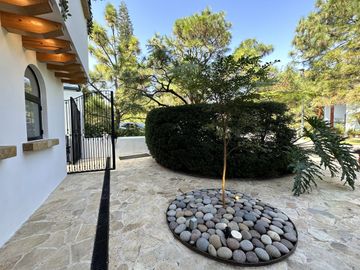 CASA EN VENTA MODERNA, EXCLUSIVO COTO SAN MIGUEL DE LA CAÑADA, ZAPOPAN, JAL.