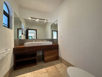 CASA EN VENTA MODERNA, EXCLUSIVO COTO SAN MIGUEL DE LA CAÑADA, ZAPOPAN, JAL.