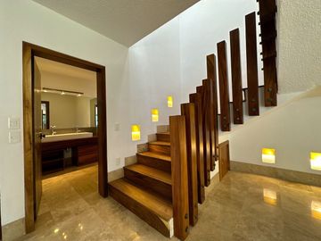 CASA EN VENTA MODERNA, EXCLUSIVO COTO SAN MIGUEL DE LA CAÑADA, ZAPOPAN, JAL.