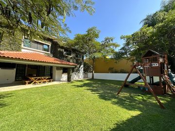 CASA EN VENTA MODERNA, EXCLUSIVO COTO SAN MIGUEL DE LA CAÑADA, ZAPOPAN, JAL.