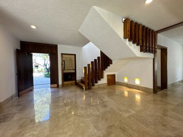 CASA EN VENTA MODERNA, EXCLUSIVO COTO SAN MIGUEL DE LA CAÑADA, ZAPOPAN, JAL.