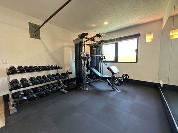 CASA EN VENTA MODERNA, EXCLUSIVO COTO SAN MIGUEL DE LA CAÑADA, ZAPOPAN, JAL.