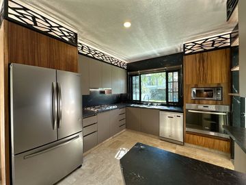 CASA EN VENTA MODERNA, EXCLUSIVO COTO SAN MIGUEL DE LA CAÑADA, ZAPOPAN, JAL.