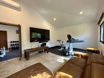 CASA EN VENTA MODERNA, EXCLUSIVO COTO SAN MIGUEL DE LA CAÑADA, ZAPOPAN, JAL.