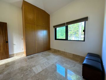 CASA EN VENTA MODERNA, EXCLUSIVO COTO SAN MIGUEL DE LA CAÑADA, ZAPOPAN, JAL.