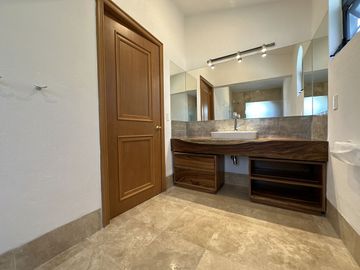 CASA EN VENTA MODERNA, EXCLUSIVO COTO SAN MIGUEL DE LA CAÑADA, ZAPOPAN, JAL.