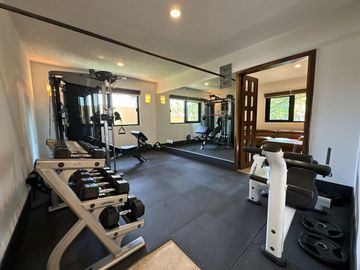 CASA EN VENTA MODERNA, EXCLUSIVO COTO SAN MIGUEL DE LA CAÑADA, ZAPOPAN, JAL.