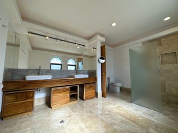 CASA EN VENTA MODERNA, EXCLUSIVO COTO SAN MIGUEL DE LA CAÑADA, ZAPOPAN, JAL.