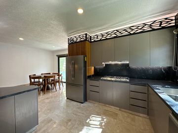 CASA EN VENTA MODERNA, EXCLUSIVO COTO SAN MIGUEL DE LA CAÑADA, ZAPOPAN, JAL.