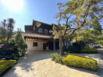 CASA EN VENTA MODERNA, EXCLUSIVO COTO SAN MIGUEL DE LA CAÑADA, ZAPOPAN, JAL.