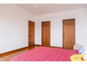 Lumbisi, Casa en Venta, 311m2, 3 Habitaciones, patio 160