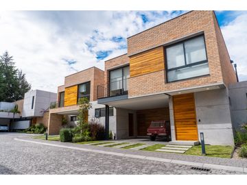 Lumbisi, Casa en Venta, 311m2, 3 Habitaciones, patio 160