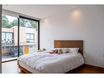 Lumbisi, Casa en Venta, 311m2, 3 Habitaciones, patio 160