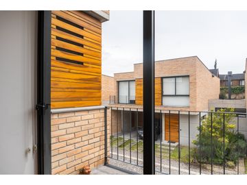 Lumbisi, Casa en Venta, 311m2, 3 Habitaciones, patio 160